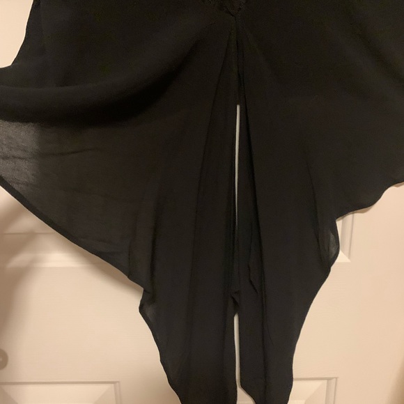 Sheer quarter sleeved Black lace top with tie in back. - Picture 3 of 8